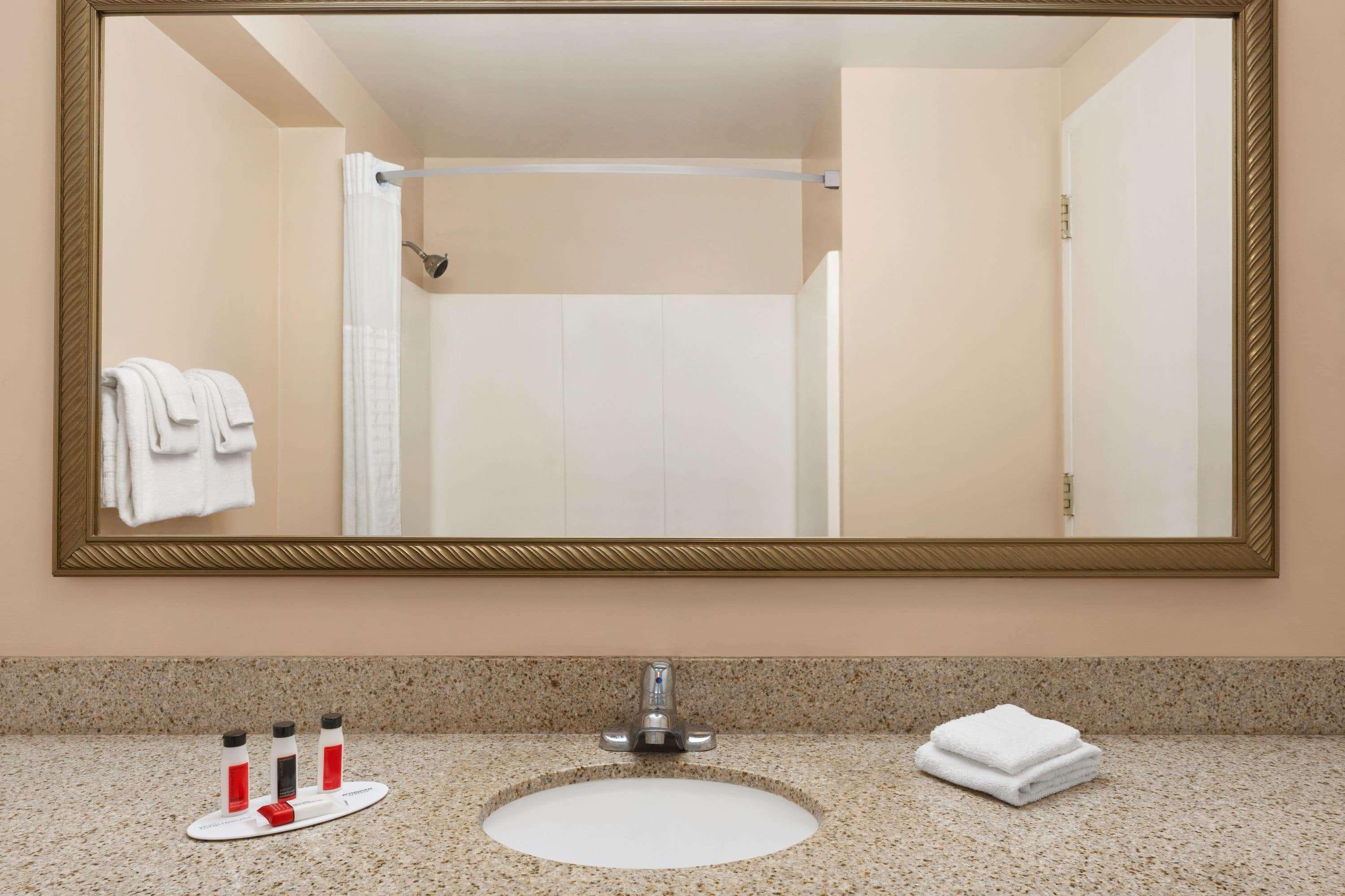 Days Inn By Wyndham Middletown/Newport Area Extérieur photo