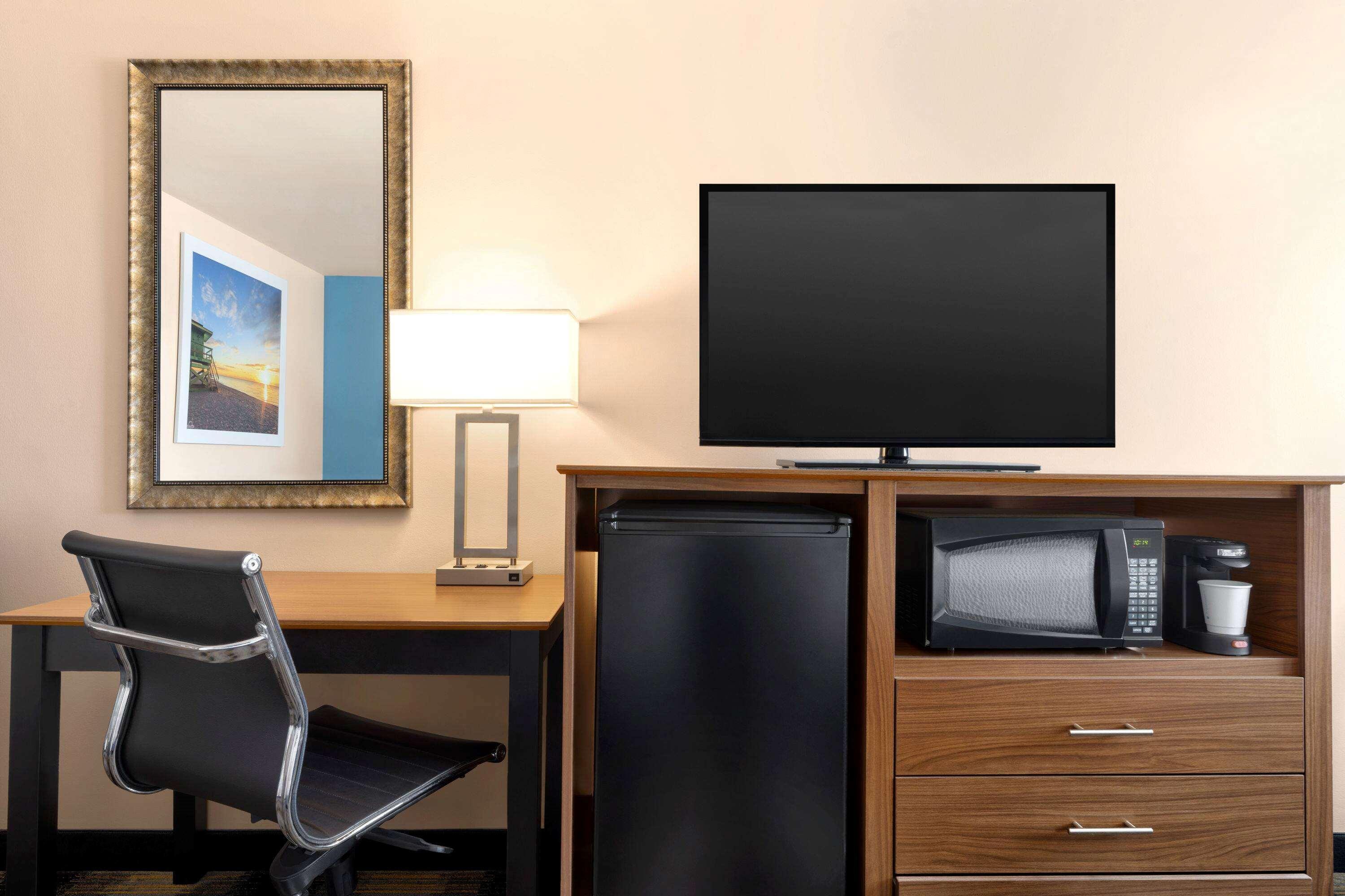 Days Inn By Wyndham Middletown/Newport Area Extérieur photo