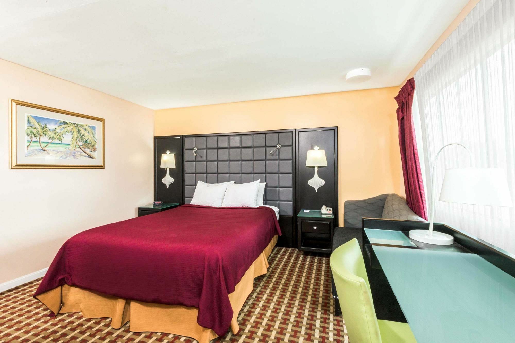 Days Inn By Wyndham Middletown/Newport Area Extérieur photo