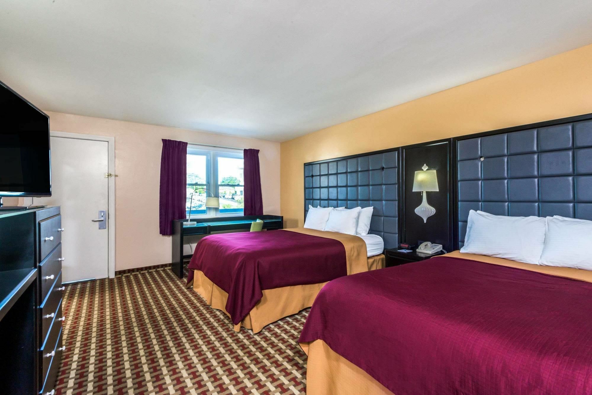Days Inn By Wyndham Middletown/Newport Area Extérieur photo